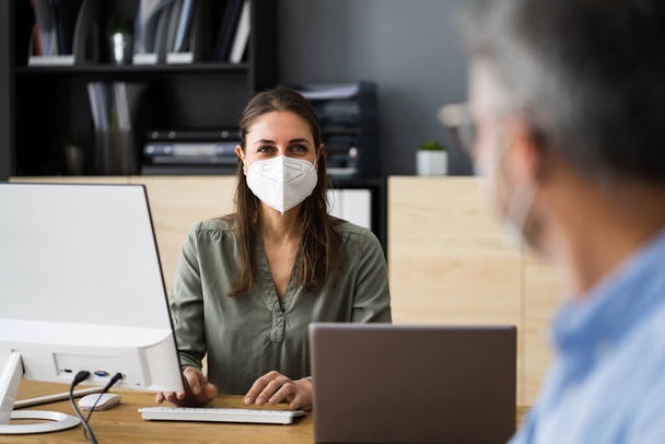 Business People Wearing Covid Face Mask And Social Distancing - Foto, Imagen