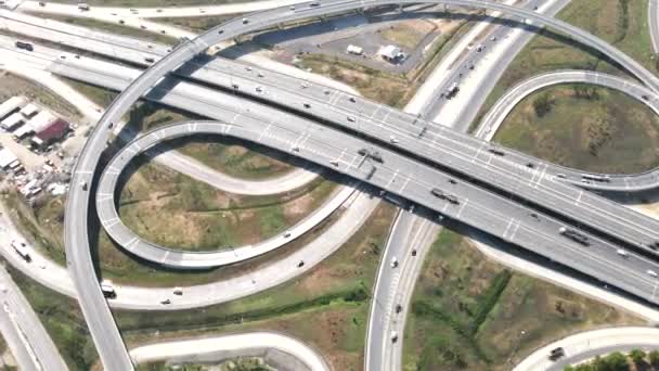 Top view, Expressways and roads are full of driving cars. They have different objectives. - Imágenes, Vídeo
