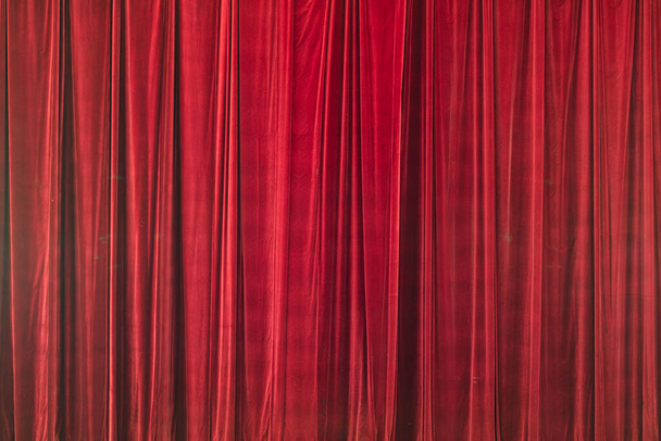 Rode gordijn in het theater achtergrond - Foto, afbeelding