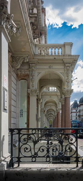 Zmenšující se řada vnějších klenutých verandy v Londýně, Velká Británie - Fotografie, Obrázek