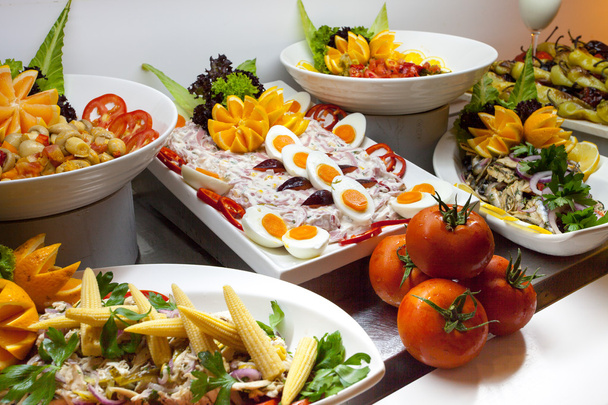 Шведский стол с различными закусками
 - Фото, изображение