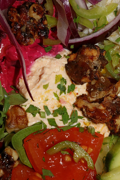 Grec traditionnel salade nourriture porno fermer fond moderne impression de haute qualité - Photo, image