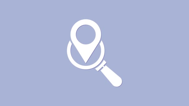 Biała ikona lokalizacji wyszukiwania odizolowana na fioletowym tle. Szkło powiększające ze znakiem wskazującym. 4K Animacja graficzna ruchu wideo - Materiał filmowy, wideo