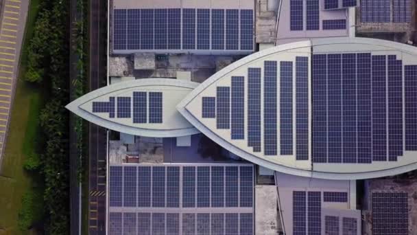 Imágenes aéreas de 4k del panel solar del techo - Metraje, vídeo