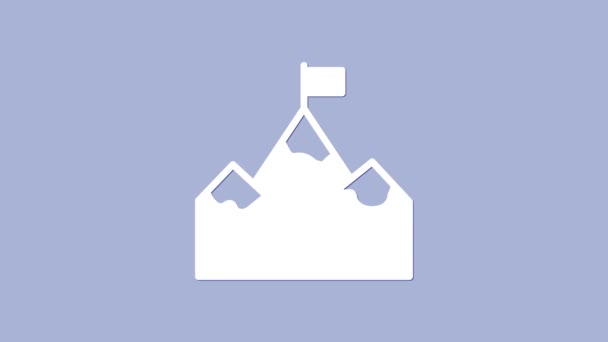 Білі гори з прапором на верхній іконі ізольовані на фіолетовому тлі. Символ перемоги або успішного концепту. Цільове досягнення. 4K Відеографічна анімація - Кадри, відео