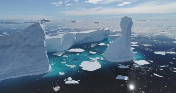 Güney Kutbu hava sahasında küresel iklim değişikliği ve eriyen buzdağları sorunu. Antarktika ortamı - Video, Çekim