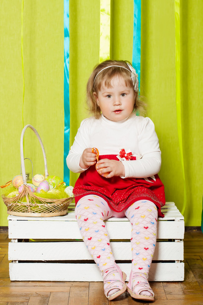 Little girl   with a basket with Easter eggs - Zdjęcie, obraz