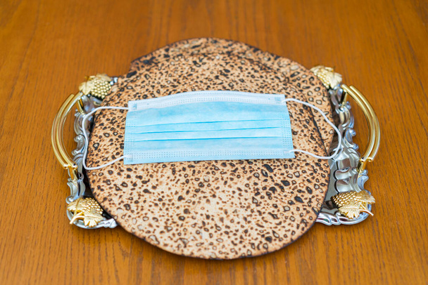 Corona Pessach. traditionelles jüdisches Essen zum Pessach. Wegen Covid-19-Quarantäne. - Foto, Bild