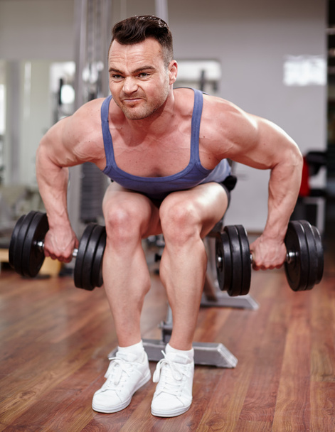 Man working with dumbbells - Foto, afbeelding