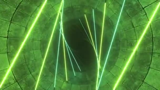 ネオンライトでコンクリートトンネルを飛んでいます。ハロゲンランプ。抽象的な背景。現代の緑の光スペクトル。3Dアニメーション - 映像、動画