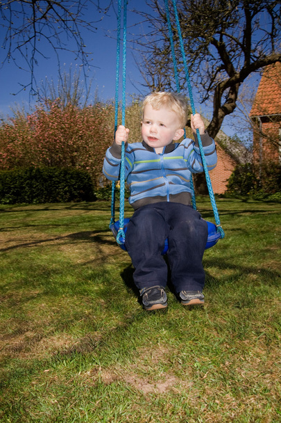 Child swing garden - Foto, Imagen