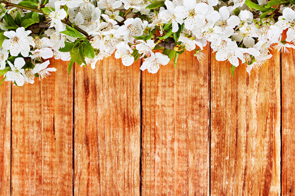 Apple bloemen branch op houten achtergrond - Foto, afbeelding