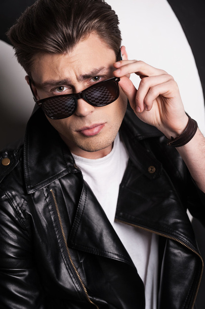 Male model in leather jacket - Φωτογραφία, εικόνα