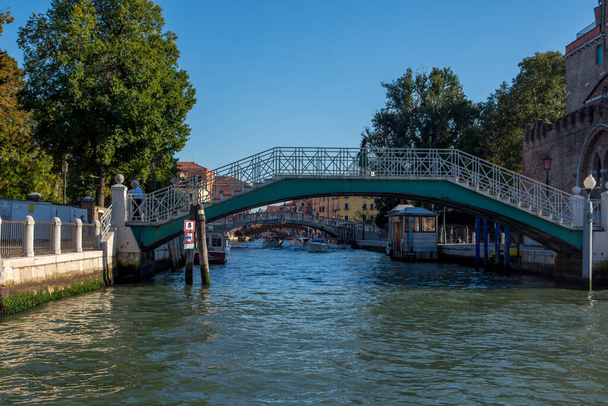 odkrycie Wenecji i jej małych kanałów i romantycznych zaułków, Włochy - Zdjęcie, obraz