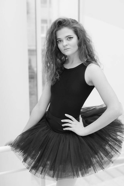 Black and white photo of flexible slender young girl ballerina. BW - Foto, immagini