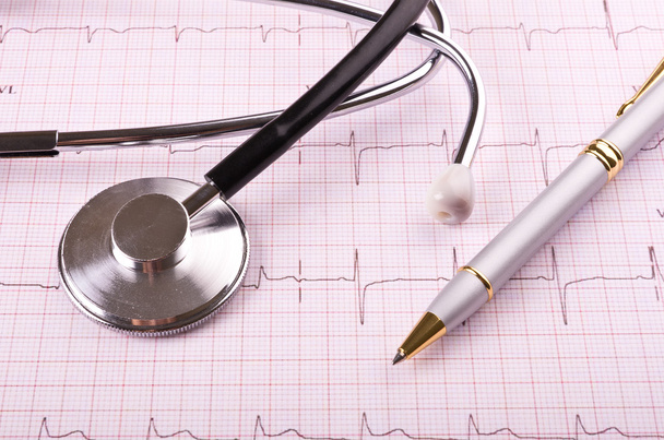 Stethoscope and pen on cardiogram - Фото, зображення