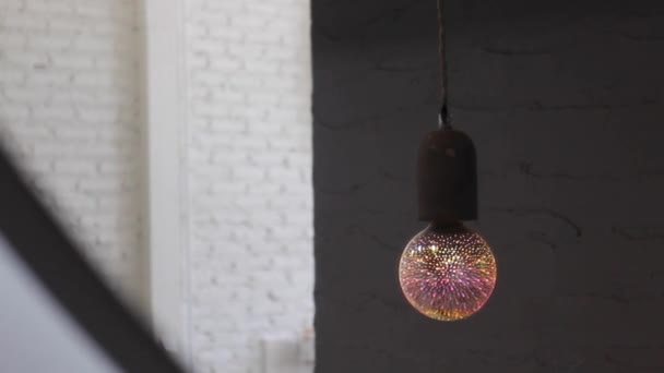 Moderna lampada elettrica decorata in soggiorno, riprese stock - Filmati, video