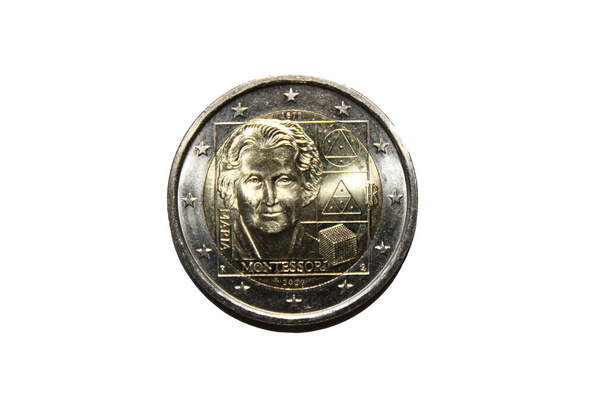 Две монеты евро: изображение пирамиды и Монтессори - Фото, изображение