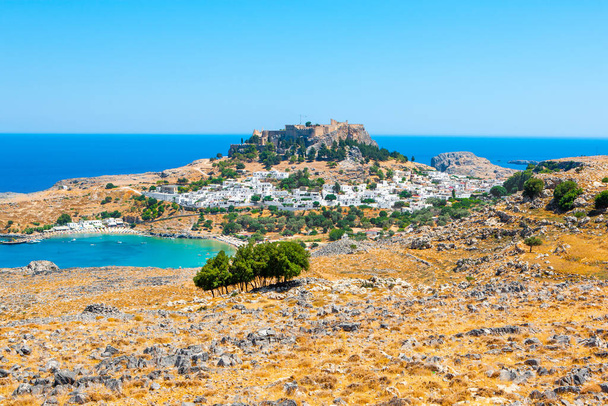 Bela paisagem da cidade velha de Lindos na ilha de Rodes, Grécia - Foto, Imagem
