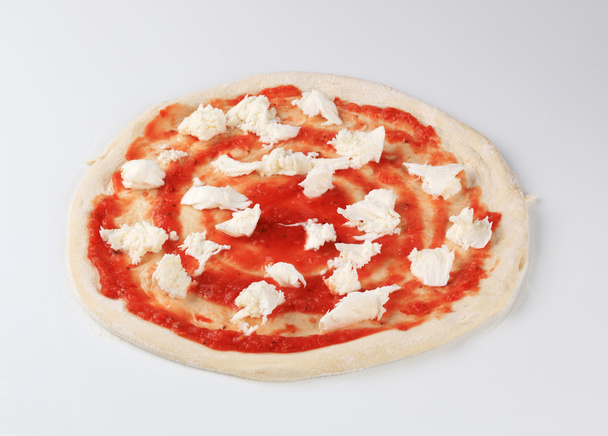 pizza bereiden - Foto, afbeelding