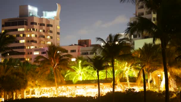 8k hotel timelapse a Miami Beach con luci da ristorante - Filmati, video