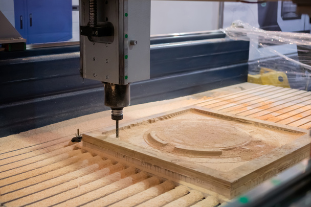 Fresadora de corte peça de madeira de polpa de madeira em exposição de tecnologia - Foto, Imagem