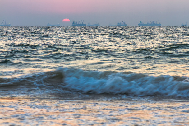 Ηλιοβασίλεμα πάνω στη θάλασσα - Φωτογραφία, εικόνα