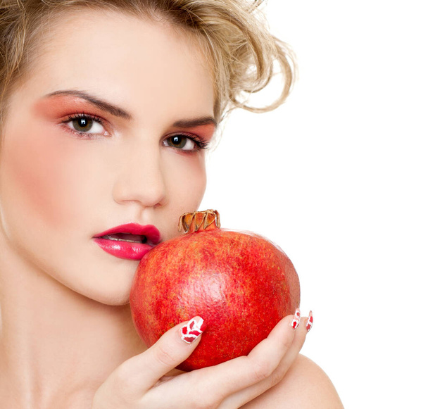 Gorgeous young woman wearing colorful make-up with Pomegranate - Foto, Imagem