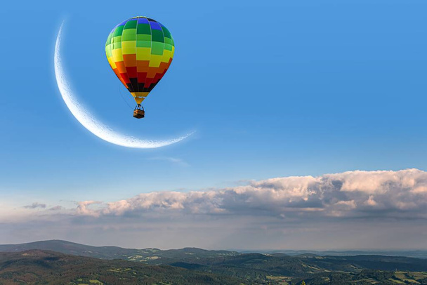 balloon against the background of a crescent, the tranquility of nature - Photo, Image