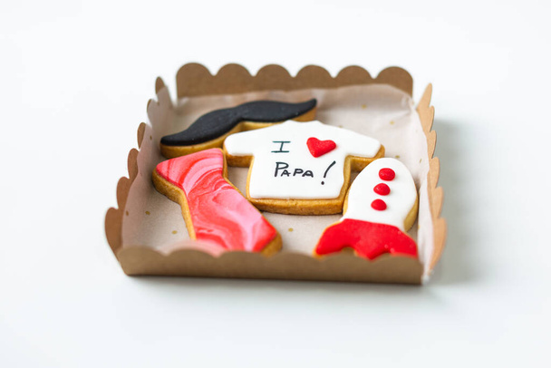 caja de surtido de galletas hechas a mano como regalo para el día del padre - Foto, imagen