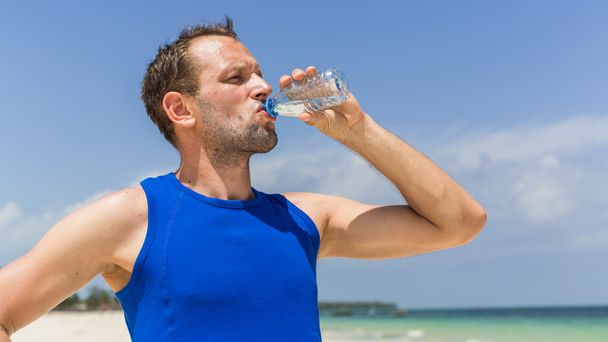 Man drinking water - Foto, Bild