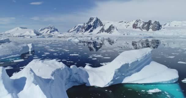 南極空中の棚氷、氷河、山に南海の水に氷山を溶かす - 映像、動画