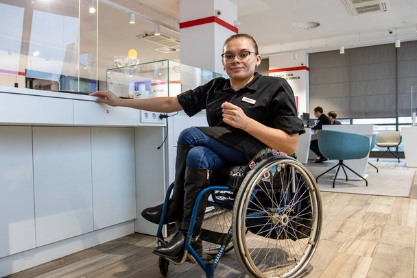 Disabled wheelchair barista - Foto, Bild