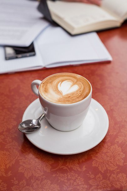 kalp latte üzerinde çizim - Fotoğraf, Görsel
