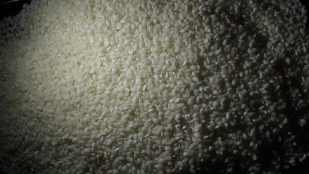 Montagna di riso grezzo girevole - Filmati, video
