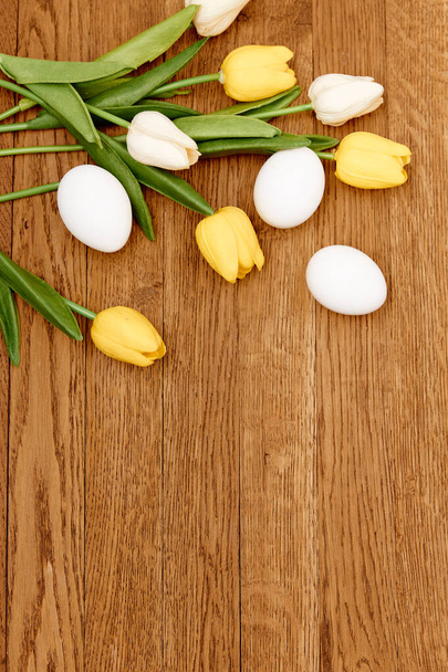 Eier und Tulpen, Esser-Urlaub. Hochwertiges Foto - Foto, Bild