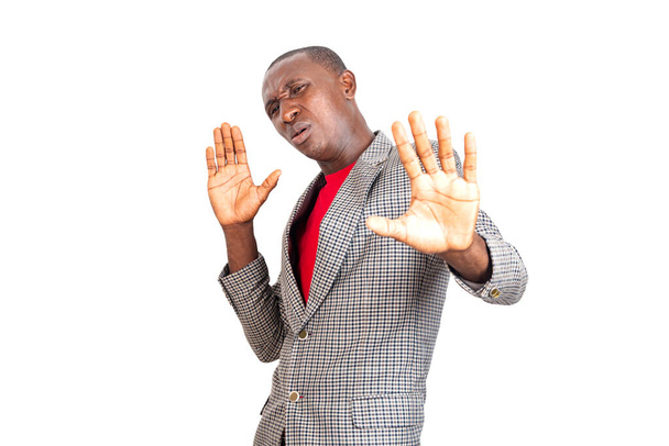 empresário adulto fazendo um gesto de parada com as mãos e palmas das mãos. - Foto, Imagem