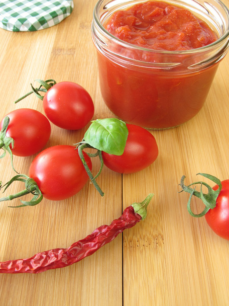 biber ile baharatlı domates reçeli - Fotoğraf, Görsel