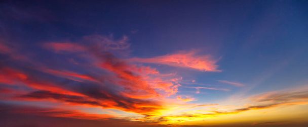 Der Himmel der Seychellen bei Sonnenuntergang - Foto, Bild