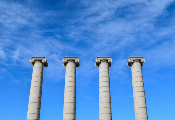 Quatre colonnes de pierre à Barcelone. - Photo, image