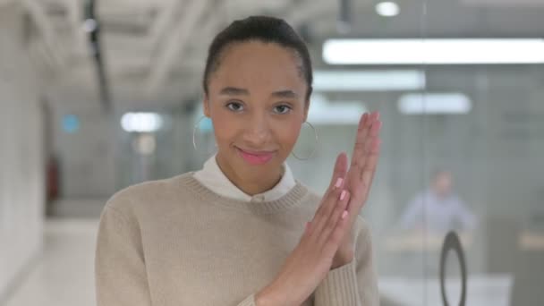Creatief Afrikaans Vrouw klappen  - Video