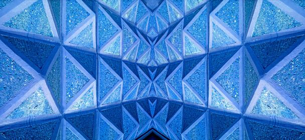 ブルートーン対称性3D減光パースペクティブピラミッド型パターン - 写真・画像