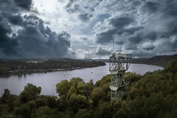 RuhrgebietのHeisingenのZecheカールの伝達塔の空中ビュー - 写真・画像