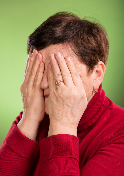 Volwassen vrouw met hoofdpijn - Foto, afbeelding