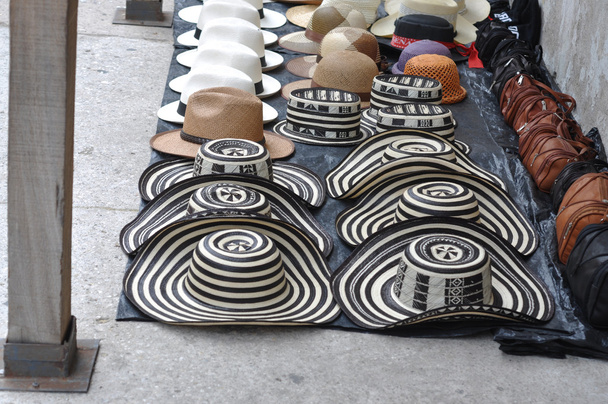 σομπρέρο volteados - τυπικό Κολομβίας καπέλα στην αγορά, - Φωτογραφία, εικόνα