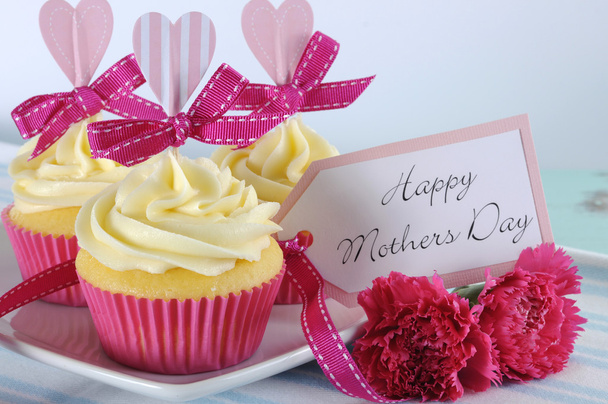 Happy Mothers Day cupcake and vintage tray - Photo, Image