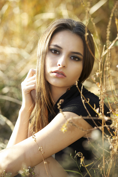 Beautiful  young woman  at sunset - Foto, afbeelding