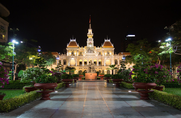 malowniczy widok na Ho Chi Minh city hall w Sajgonie - Zdjęcie, obraz