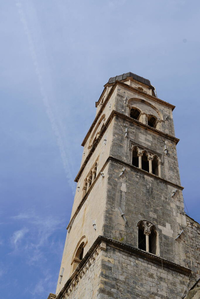 Antiguo campanario en Dubrovnik, gran campanario - Foto, imagen