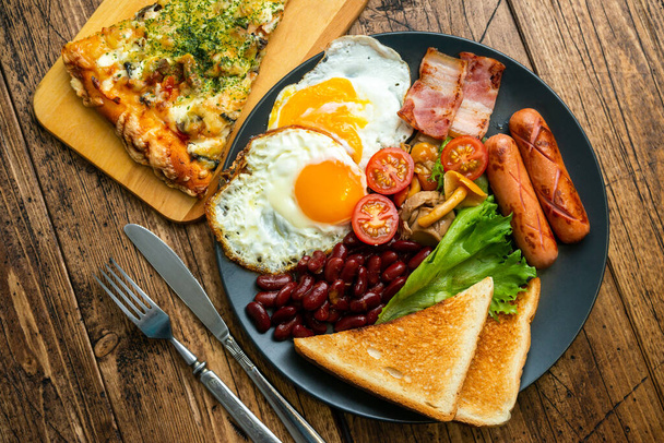 Rustical breakfast eggs, sausages, vegetables - Foto, Imagen